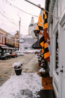 winter street scene in Annapolis