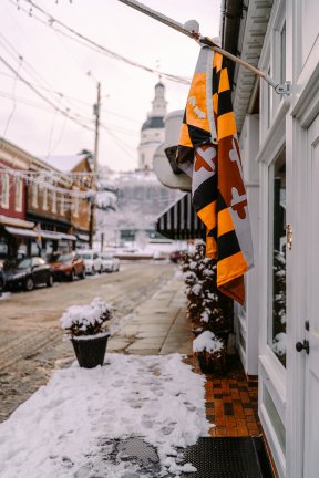 winter street scene in Annapolis